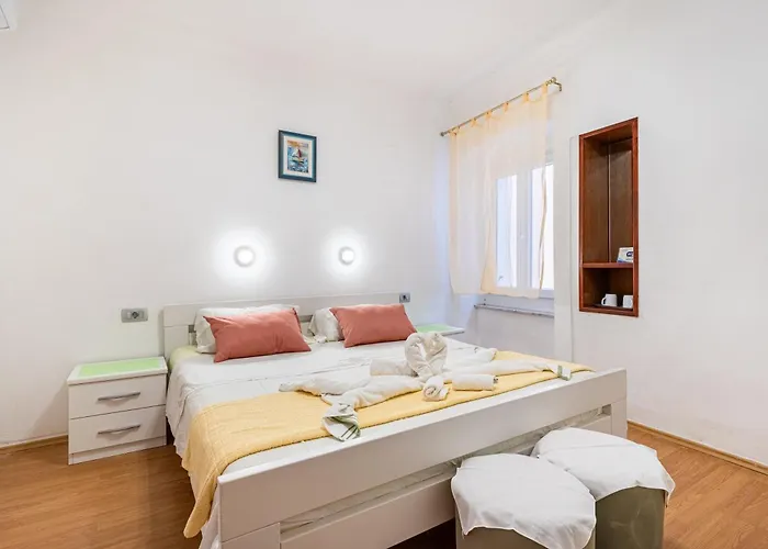 Romana 3* Cres